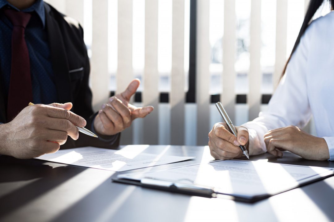 découvrez comment résilier vos contrats d'assurance facilement et rapidement. suivez nos conseils pratiques pour mettre fin à votre assurance en toute sérénité, que ce soit pour une voiture, un logement ou une santé.