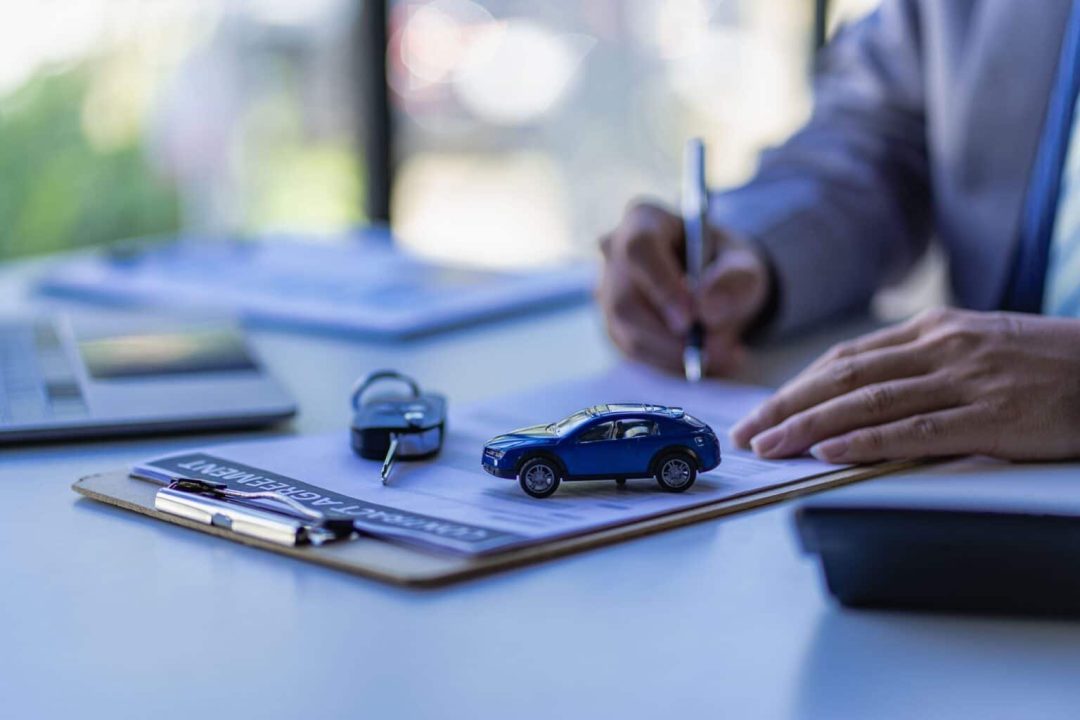 découvrez pourquoi les assurances pourraient augmenter de 8% en 2026 et comment anticiper cette hausse sur vos contrats d'assurance.