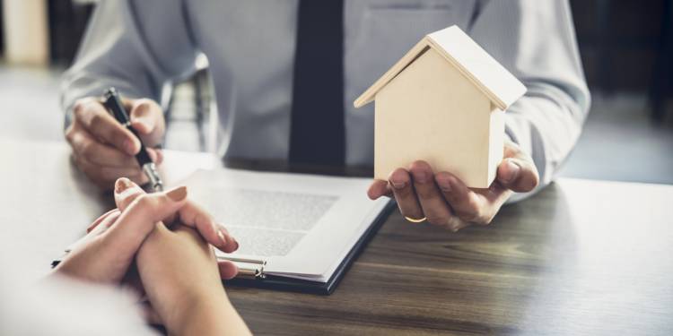 découvrez comment bien protéger votre habitation contre les dégâts liés aux tempêtes grâce à une assurance adaptée. conseils et informations essentielles pour assurer votre maison.