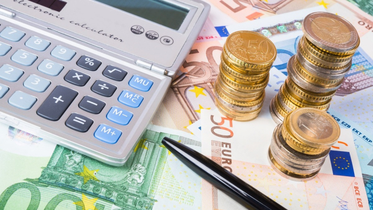 découvrez les nouveautés sur la revalorisation du smic, les retraites et les assurances à partir du 1er janvier 2026. informations clés pour bien préparer vos finances.