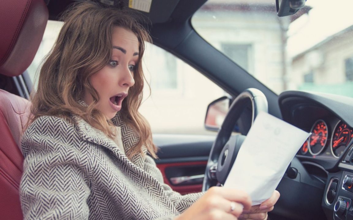 découvrez pourquoi les tarifs de l'assurance habitation augmentent face aux risques croissants de crues et d'inondations, et comment vous protéger efficacement.
