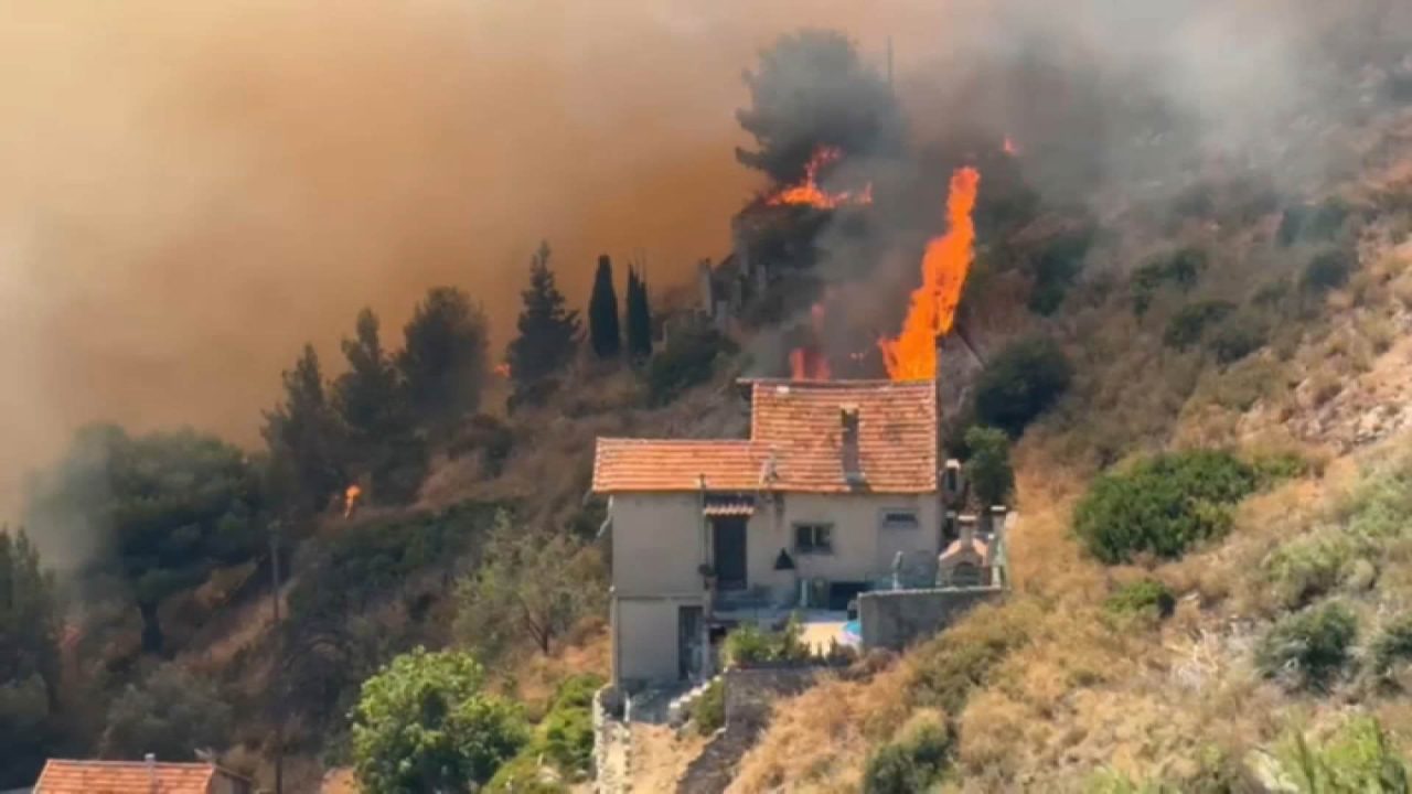 analyse de l'explosion des coûts liés aux sinistres climatiques et son impact économique et environnemental.
