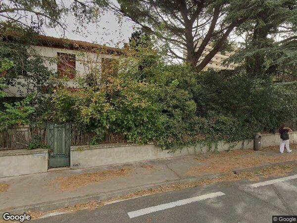 découvrez les raisons pour lesquelles la vente d'une maison peut être bloquée par la mairie à toulouse et comment résoudre ces situations administratives.